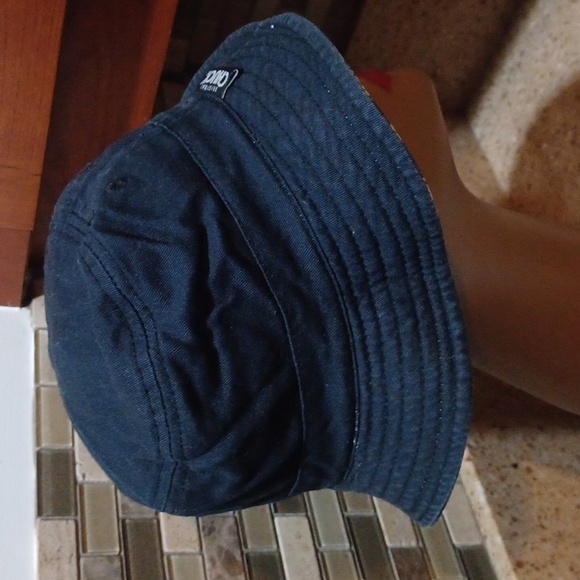 CHUCK ORIGINAL Reversible Bear Bucket Hat Sz OS - Picture 9 of 9